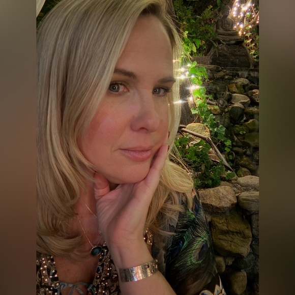 Meet your Posher, Kate’s Cosmic Closet - Picture 2 of 2